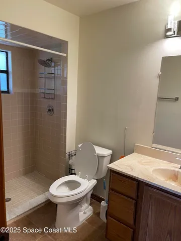 a view of empty room with ceiling fan