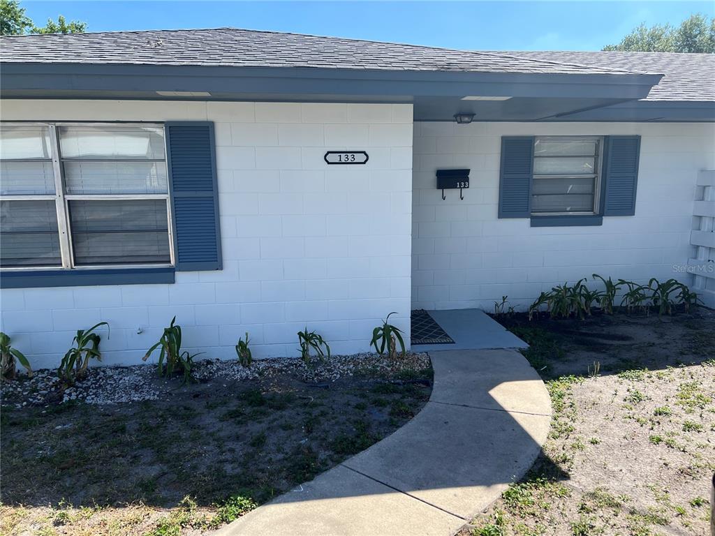 a bed room with a bed