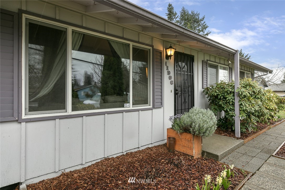 11906 Southeast 168th Street Renton, WA 98058 - Photo 3 of 20 Gallery Image 3