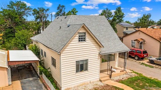 a view of a house with backyard and sitting area