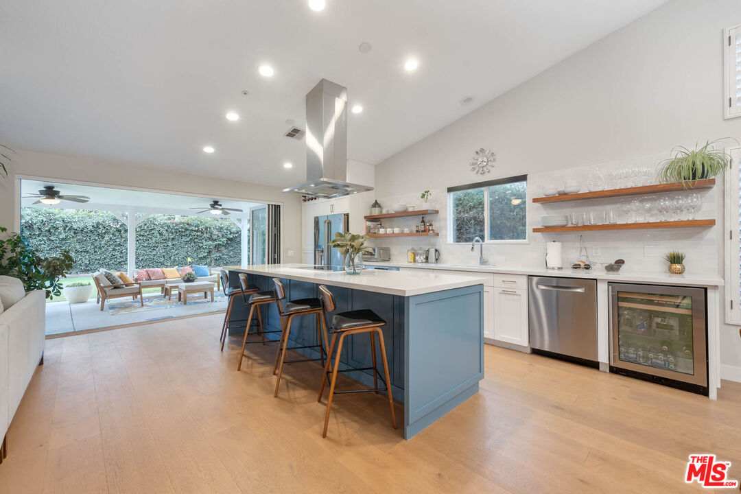 1220 Dincara Road Burbank, CA 91506 - Photo 22 of 33