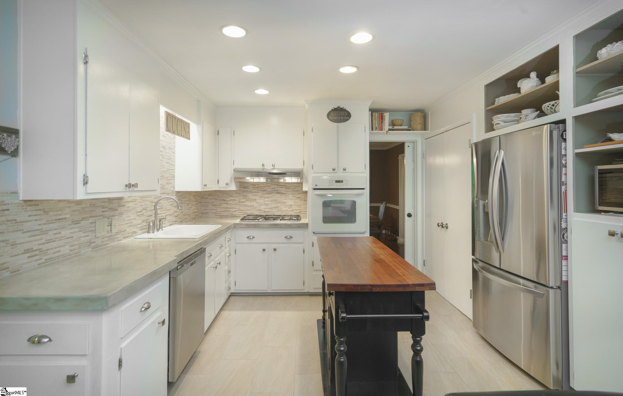 421 Henderson Road Greenville, SC 29607 - Photo 12 of 36