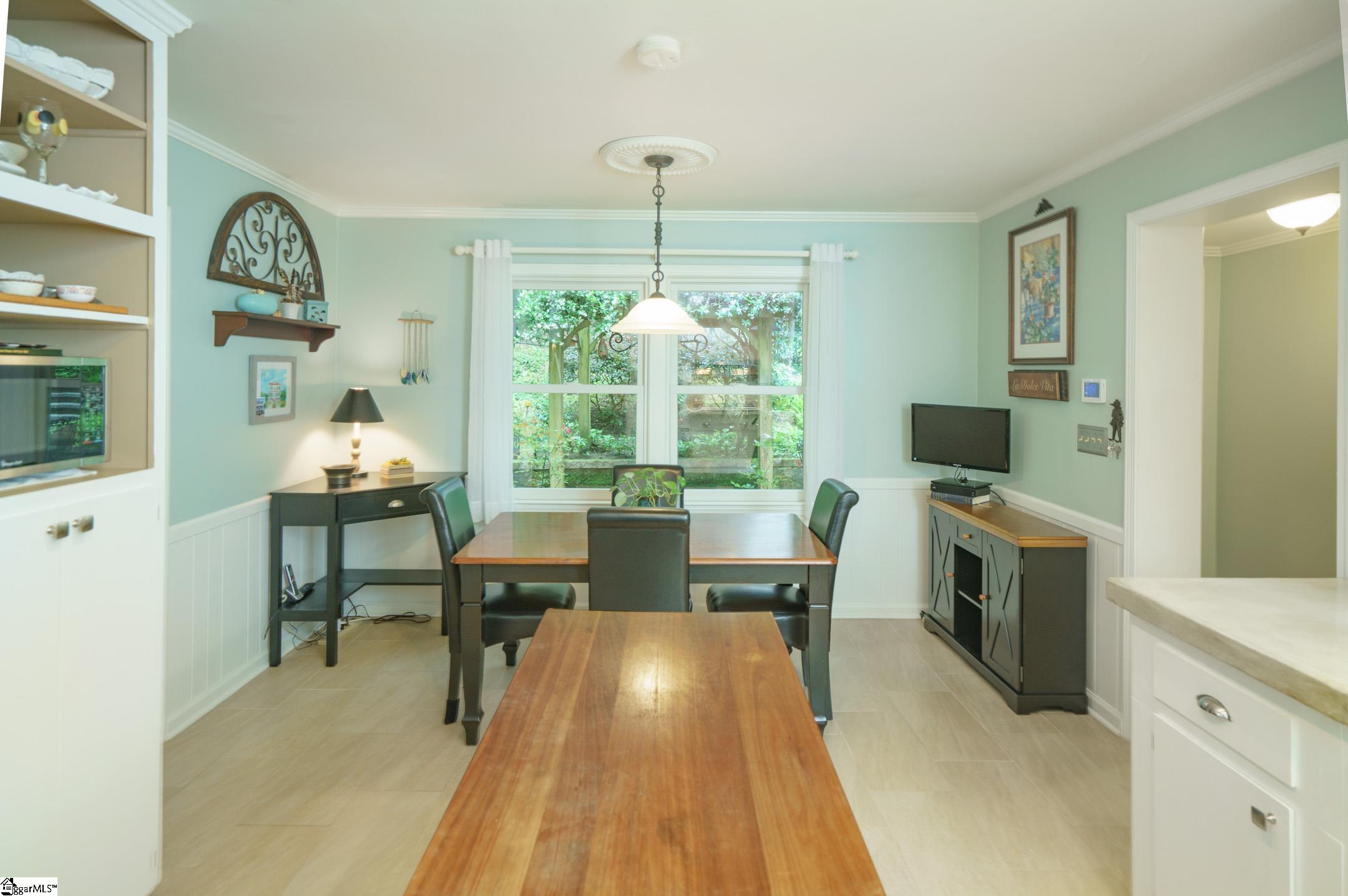 421 Henderson Road Greenville, SC 29607 - Photo 13 of 36