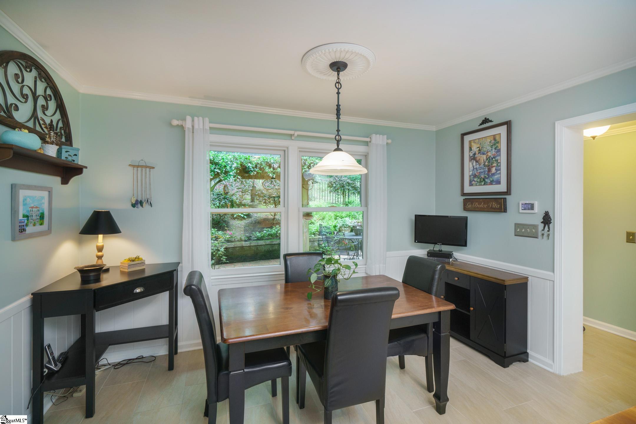 421 Henderson Road Greenville, SC 29607 - Photo 14 of 36