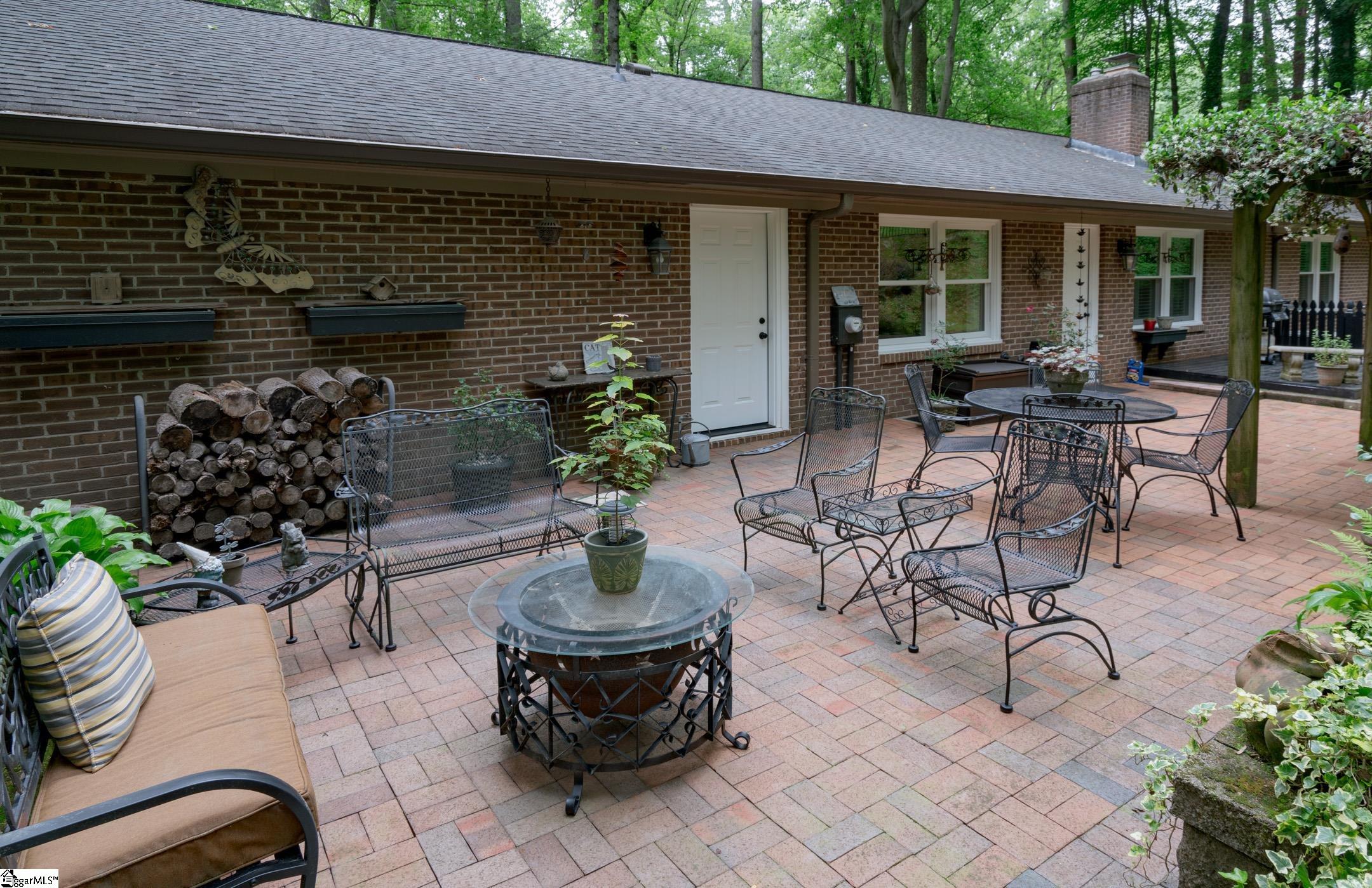 421 Henderson Road Greenville, SC 29607 - Photo 16 of 36