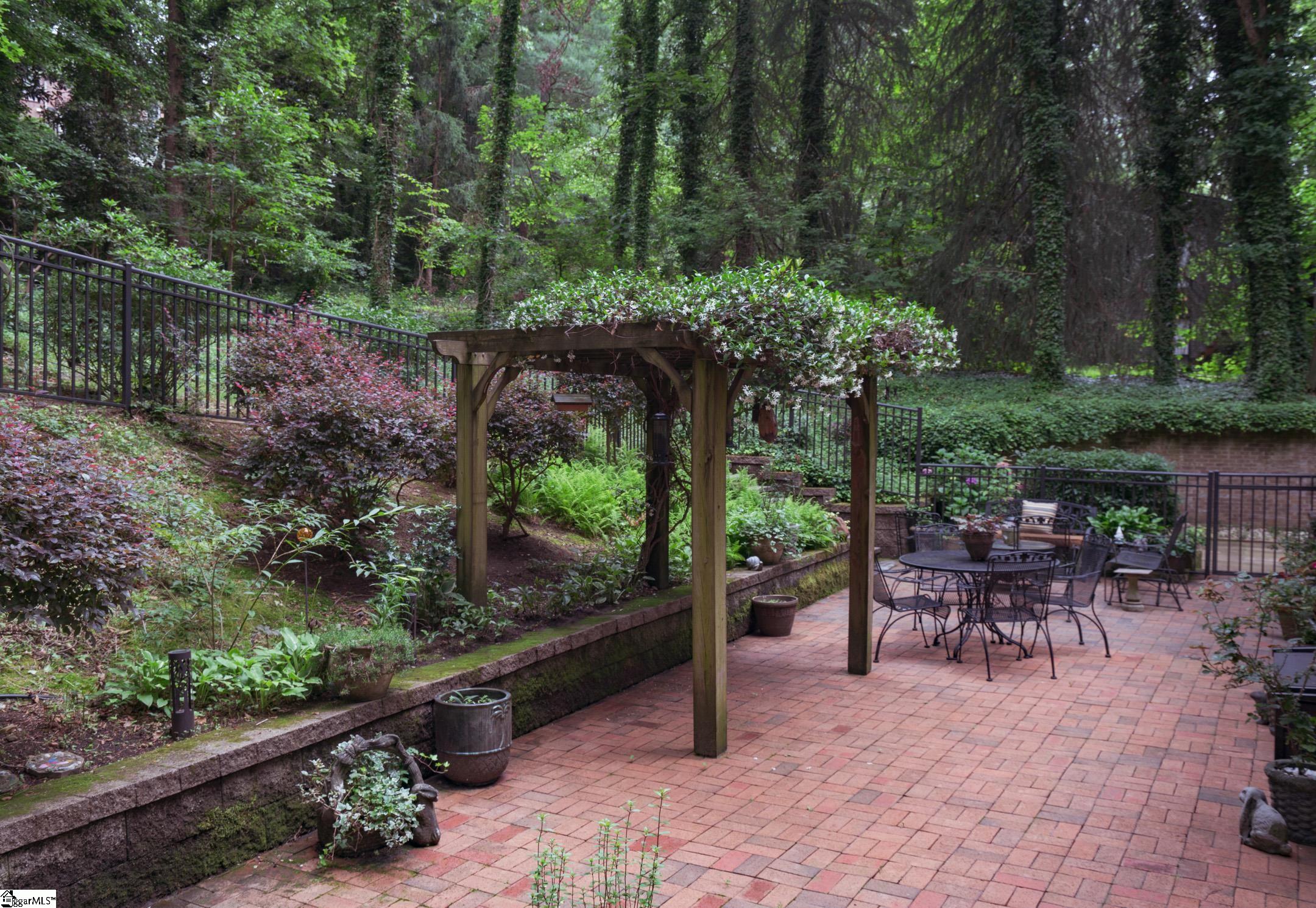 421 Henderson Road Greenville, SC 29607 - Photo 18 of 36