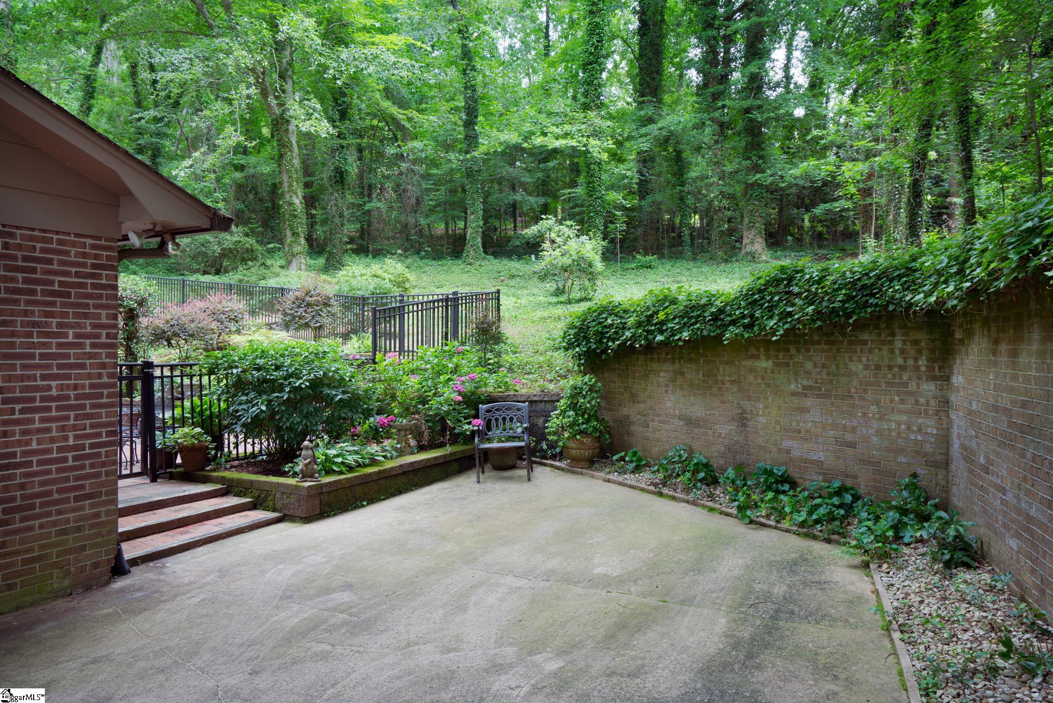 421 Henderson Road Greenville, SC 29607 - Photo 28 of 36