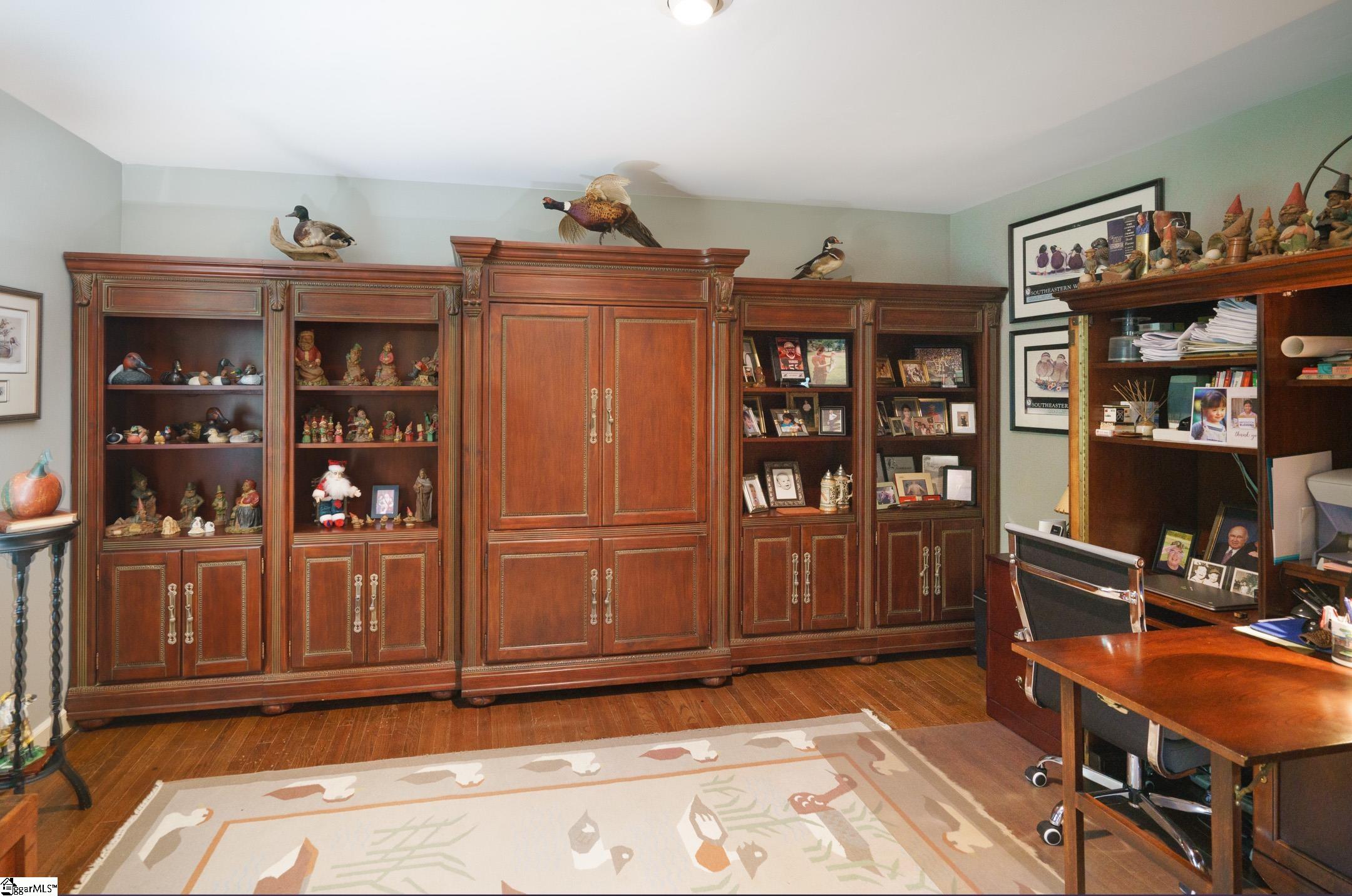 421 Henderson Road Greenville, SC 29607 - Photo 4 of 36