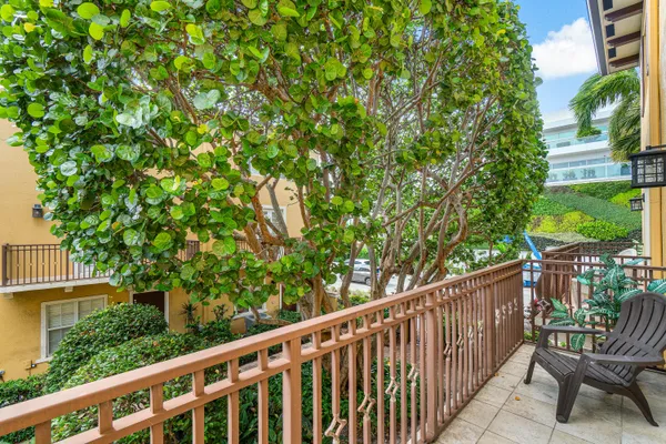 $6,000 | 65 Southeast 5th Avenue, Unit B, Delray Beach, FL 33483