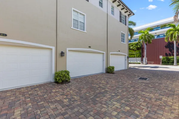 $6,000 | 65 Southeast 5th Avenue, Unit B, Delray Beach, FL 33483