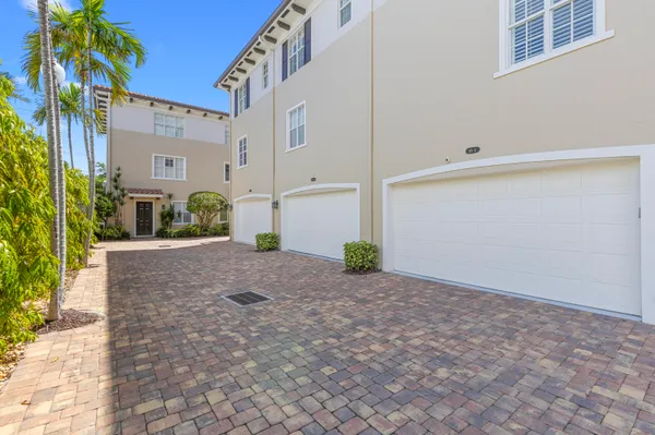 $6,000 | 65 Southeast 5th Avenue, Unit B, Delray Beach, FL 33483