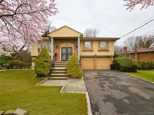 $1,695,000 | 112 Crescent Drive, Searingtown, NY 11507