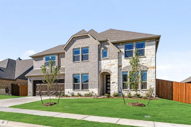 $555,000 | 1209 Deacon Drive, Midlothian, TX 76065
