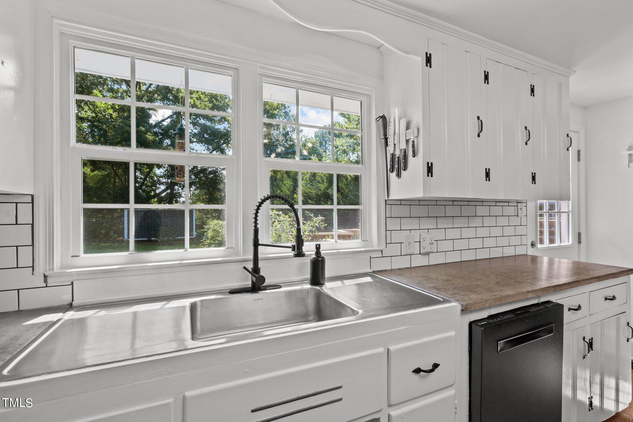 321 Jones Franklin Road Raleigh, NC 27606 - Photo 11 of 40 25-web-or-mls-_NFP4693