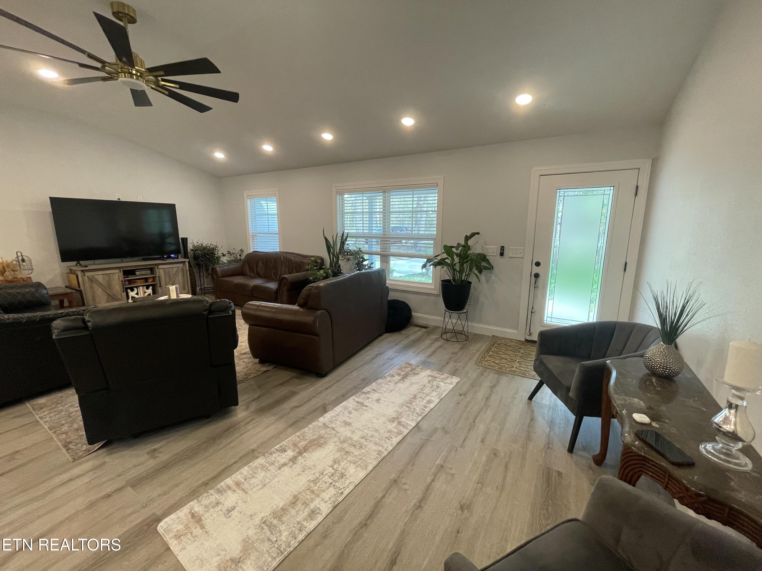 359 Youngs Ford Road Jamestown, TN 38556 - Photo 5 of 31 IMG_9564