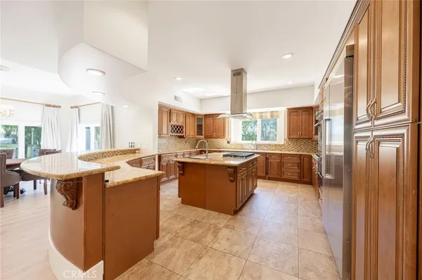 $8,900 | 3331 Oakmont View Drive, Glendale, CA 91208