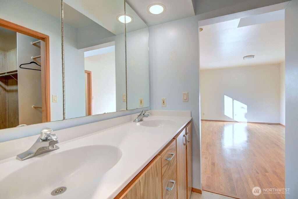 4322 29th Avenue West Seattle, WA 98199 - Photo 20 of 39 a bathroom with a tub sink and mirror