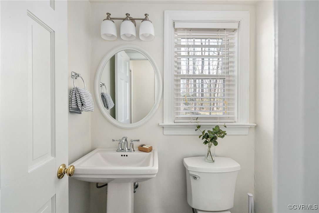 4001 Cheyenne Road Richmond, VA 23235 - Photo 18 of 48 First Floor Half Bathroom