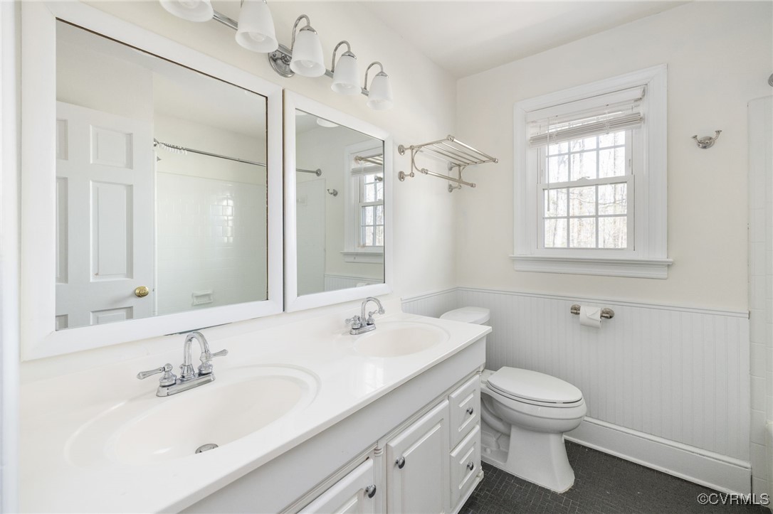 4001 Cheyenne Road Richmond, VA 23235 - Photo 30 of 48 Upstairs Hallway Full Bathroom