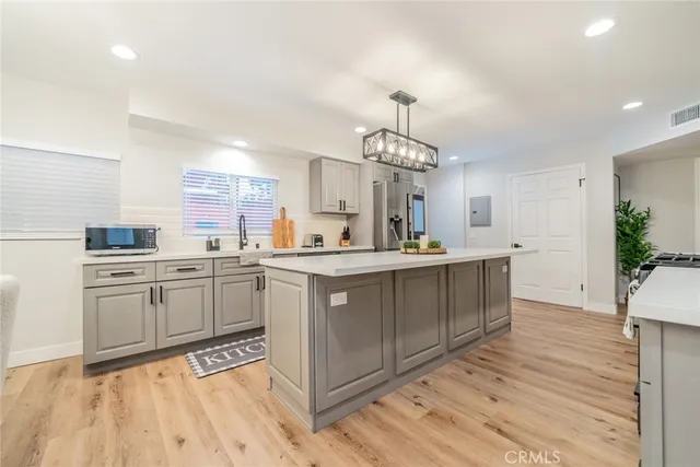 $628,000 | 707 Rocky Loop, Crestline, CA 92325