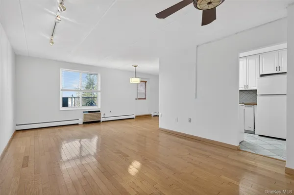 $2,850 | 135 Post Avenue, Unit 5T, Westbury, NY 11590