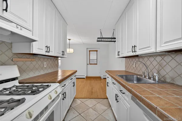 $2,850 | 135 Post Avenue, Unit 5T, Westbury, NY 11590