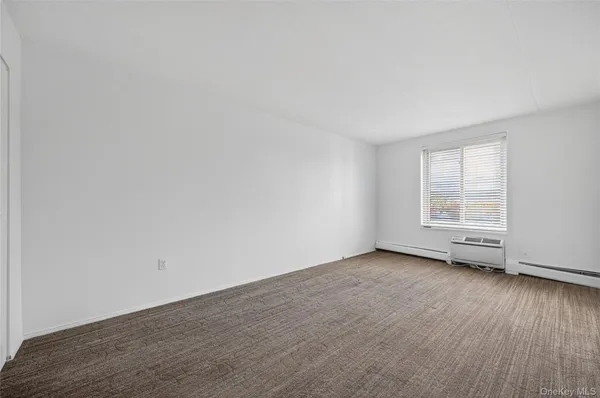 $2,850 | 135 Post Avenue, Unit 5T, Westbury, NY 11590