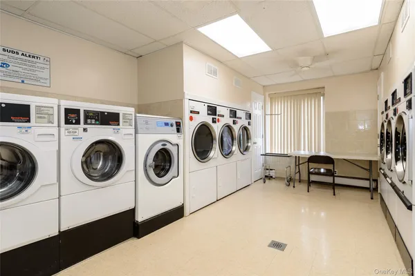 $2,850 | 135 Post Avenue, Unit 5T, Westbury, NY 11590
