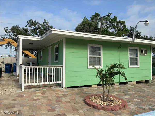 $2,900,000 | 1180 Main Street, Unit 6, Fort Myers Beach, FL 33931