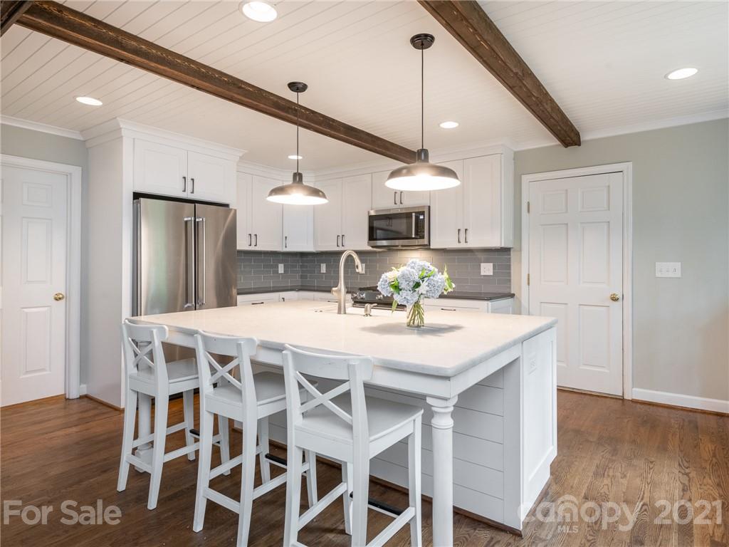 925 Reverdy Lane Matthews, NC 28105 - Photo 11 of 36 a kitchen with a table and chairs
