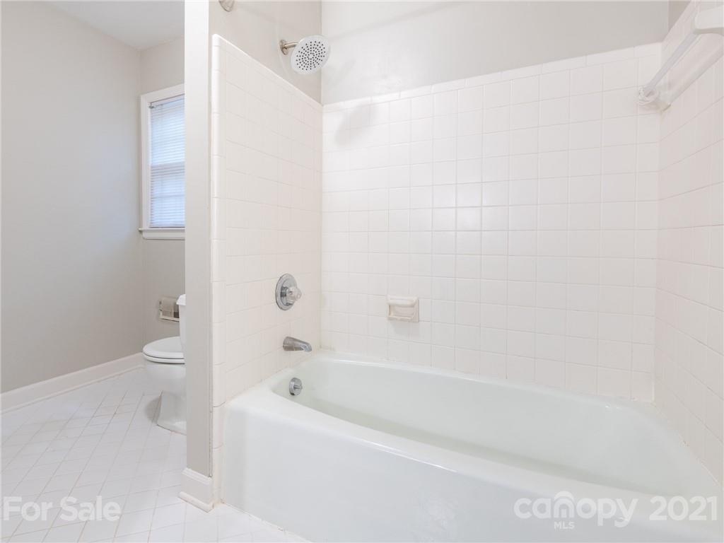 925 Reverdy Lane Matthews, NC 28105 - Photo 20 of 36 a bathroom with a bathtub