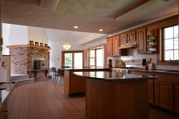10 Natalie Road Chelmsford, MA 01824 - Photo 4 of 30 Gallery Image 4