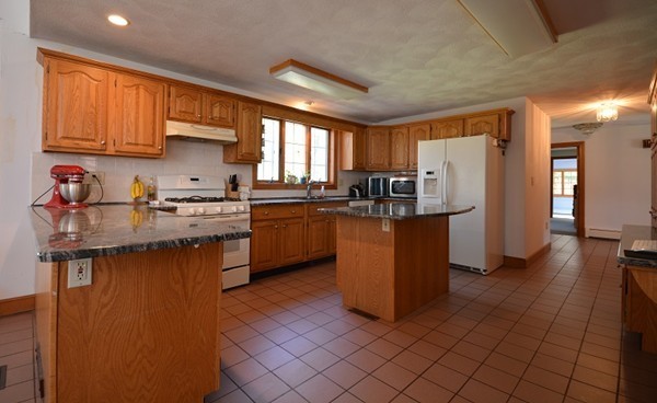 10 Natalie Road Chelmsford, MA 01824 - Photo 5 of 30 Gallery Image 5