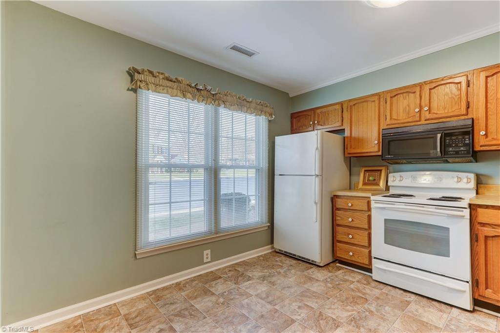 4901 Tower Road, Unit D Greensboro, NC 27410 - Photo 9 of 30 Kitchen