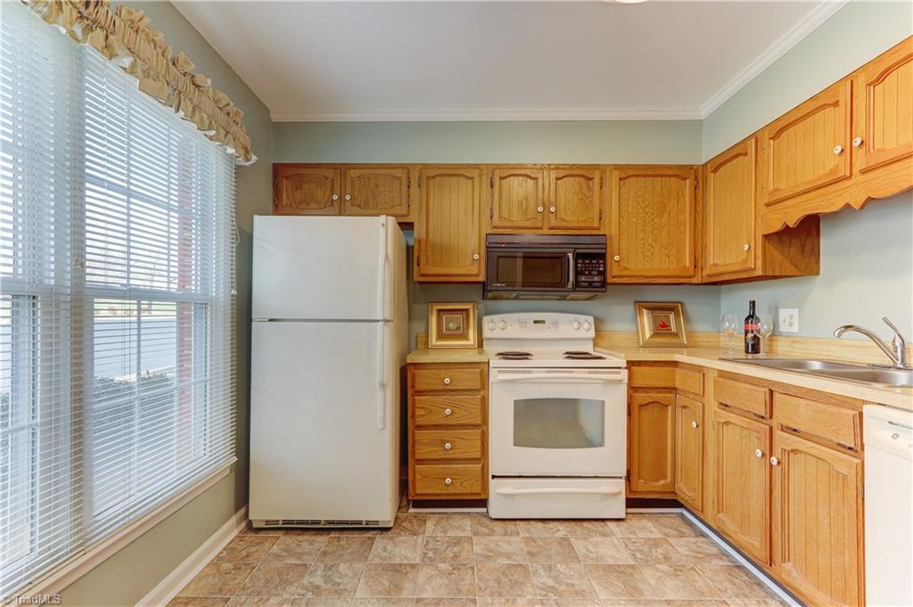 4901 Tower Road, Unit D Greensboro, NC 27410 - Photo 10 of 30 Kitchen