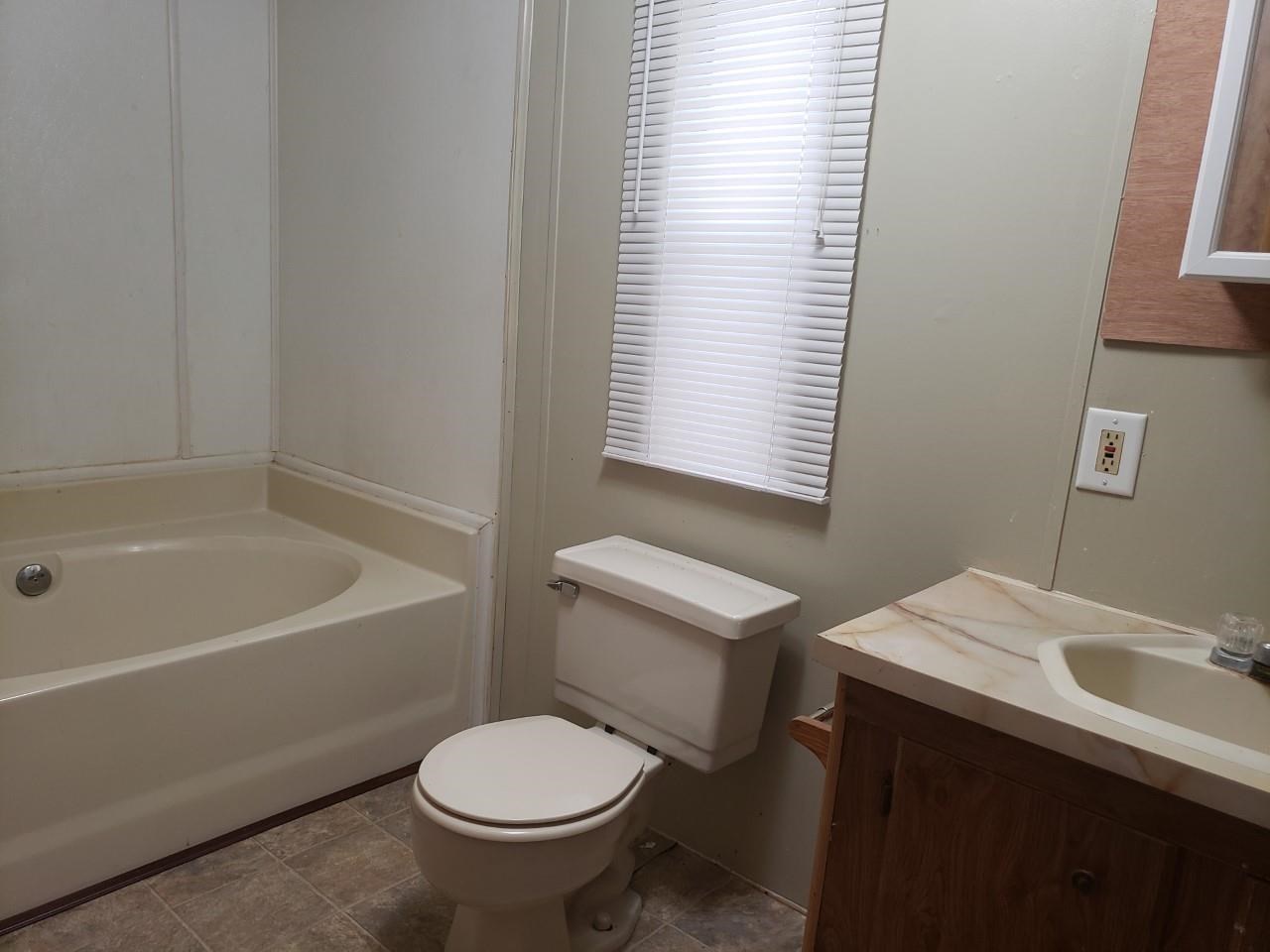 5370 Porter Rd Extension, Unit B St. Augustine, FL 32095 - Photo 17 of 19 Owner's bathroom