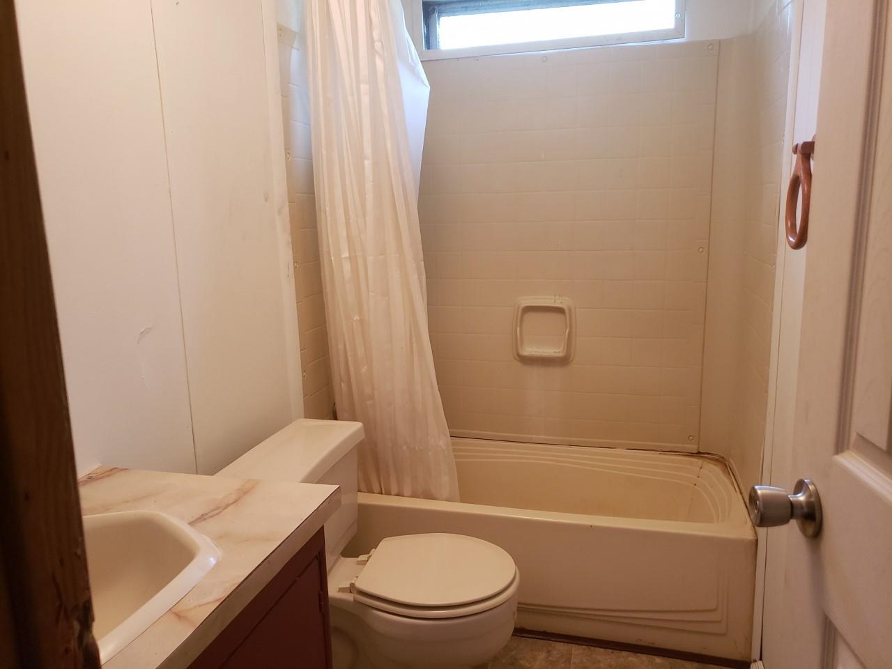 5370 Porter Rd Extension, Unit B St. Augustine, FL 32095 - Photo 18 of 19 Guest Bathroom