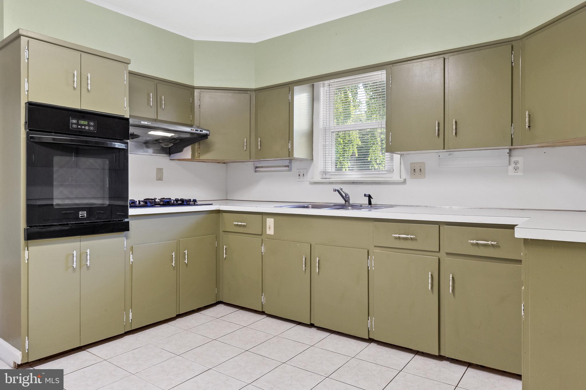 24 Meadow Road Pennsville, NJ 08070 - Photo 12 of 35 Kitchen