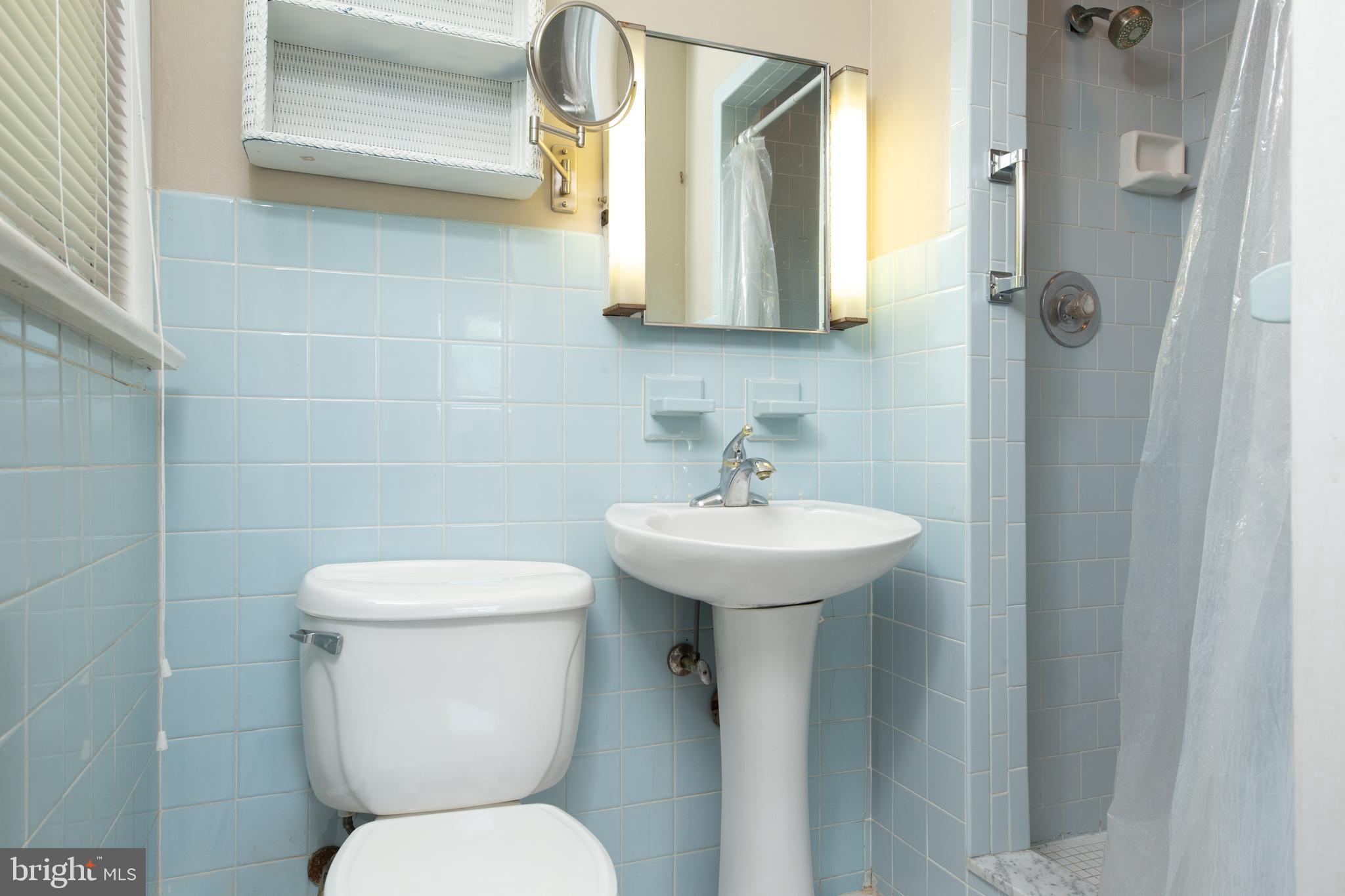 24 Meadow Road Pennsville, NJ 08070 - Photo 17 of 35 Master Bath