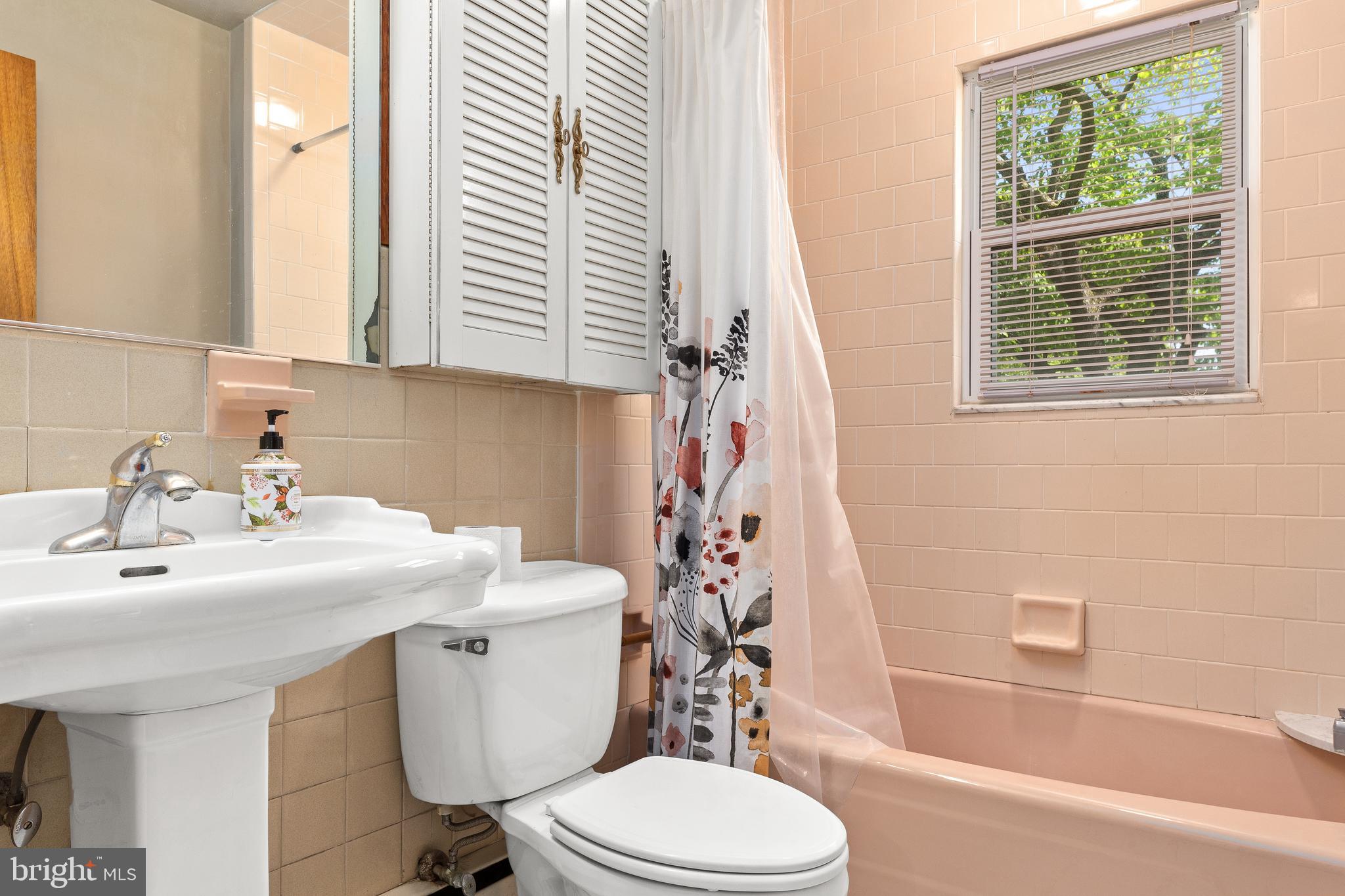 24 Meadow Road Pennsville, NJ 08070 - Photo 22 of 35 Hall Bath