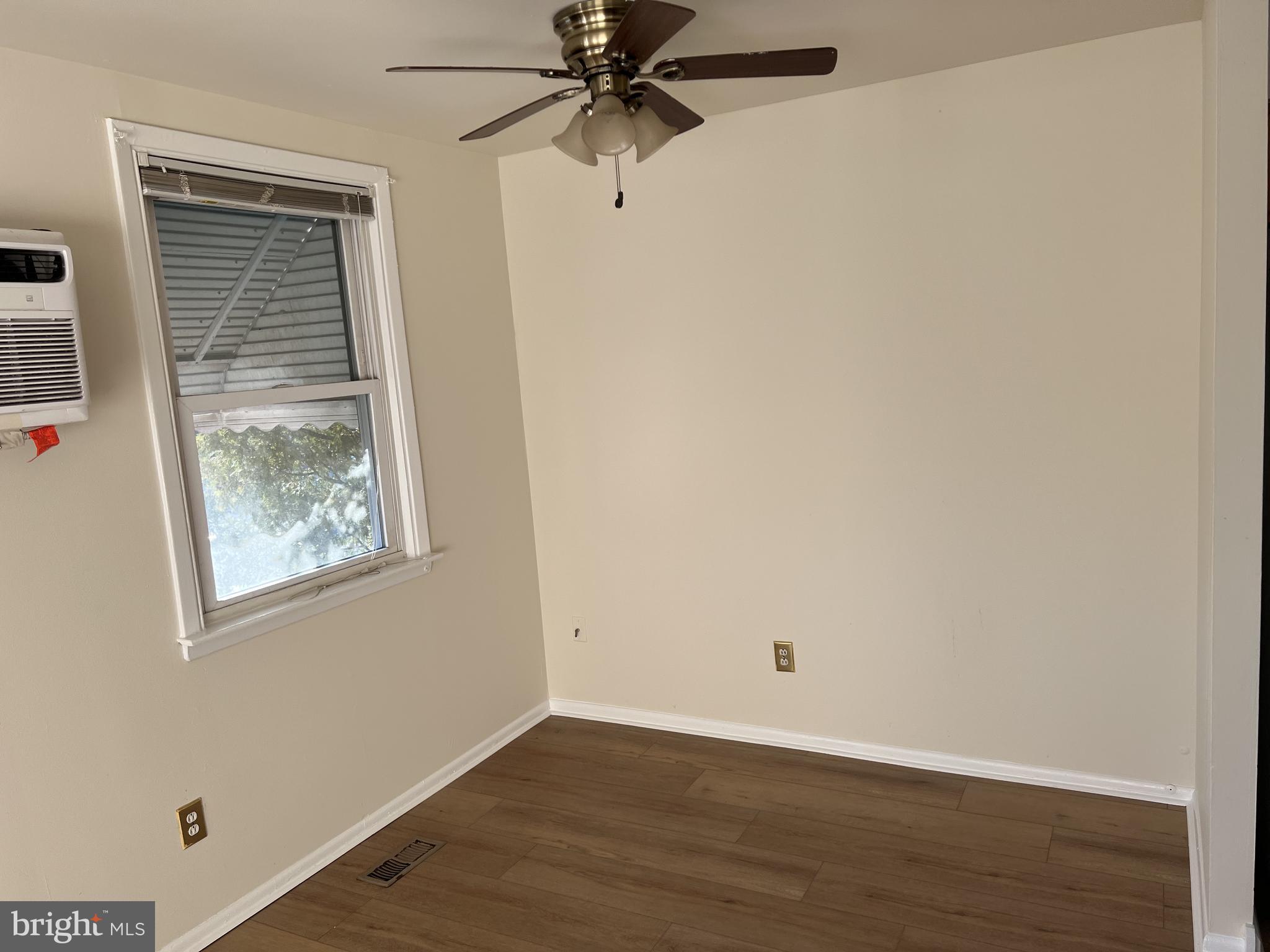 205 Erica Place Philadelphia, PA 19116 - Photo 3 of 6