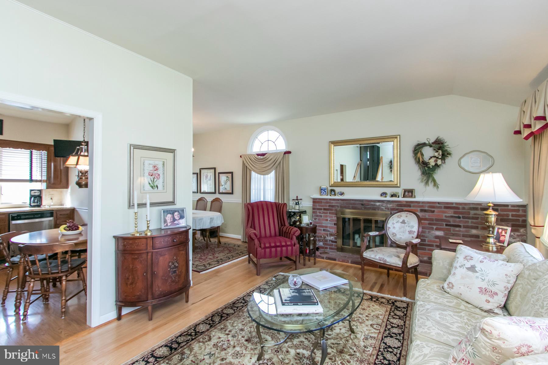 805 Johns Road Cherry Hill, NJ 08034 - Photo 11 of 26 Living room / Dining Room / Kitchen
