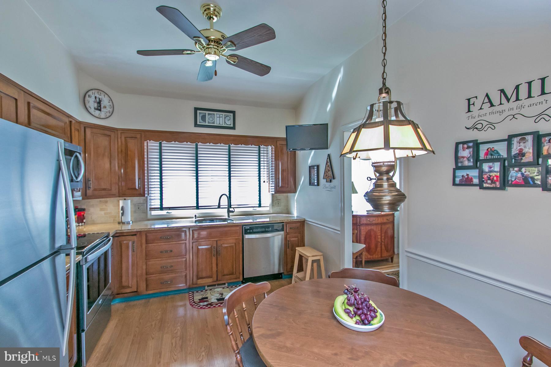 805 Johns Road Cherry Hill, NJ 08034 - Photo 5 of 26 Eat in Kitchen - Granite Counter Tops