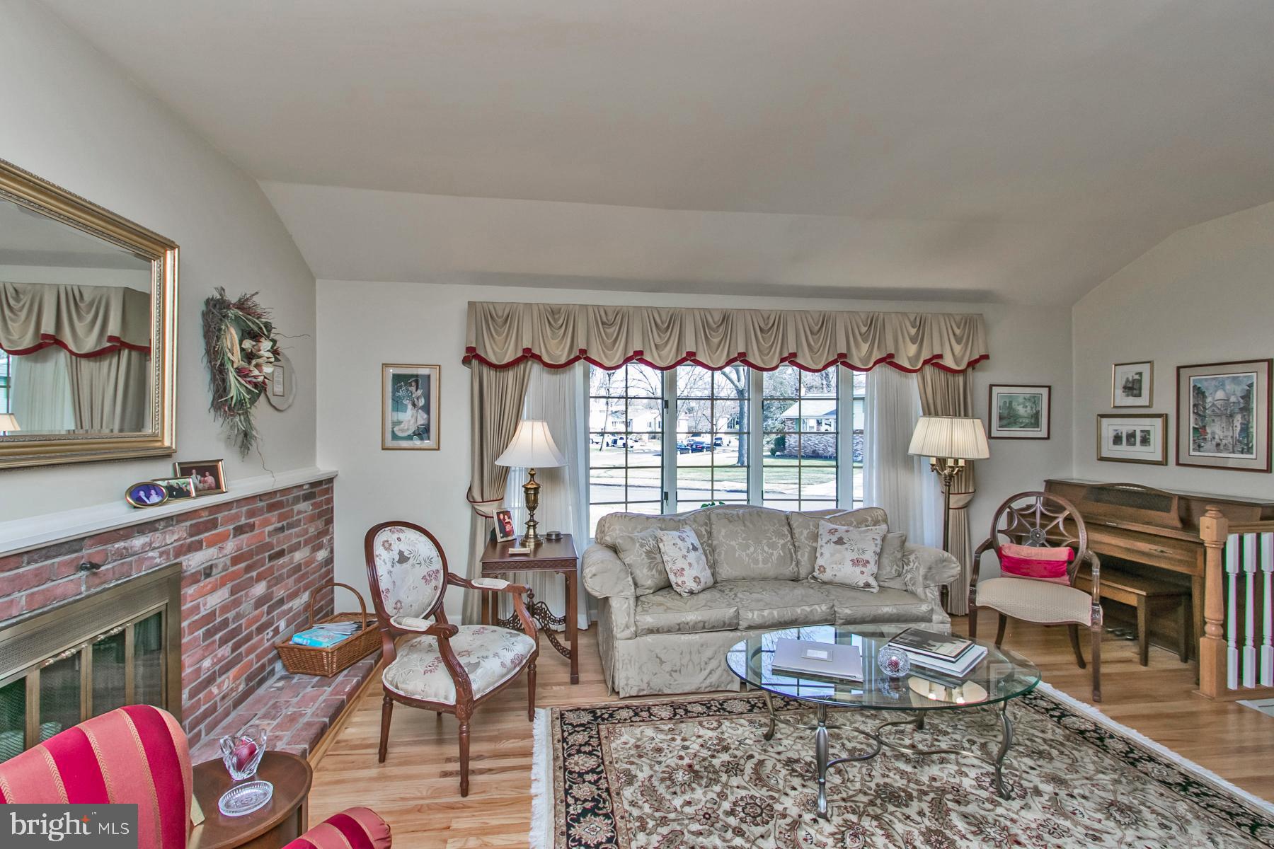 805 Johns Road Cherry Hill, NJ 08034 - Photo 8 of 26 Beautiful hardwood flooring - Anderson Bay Window