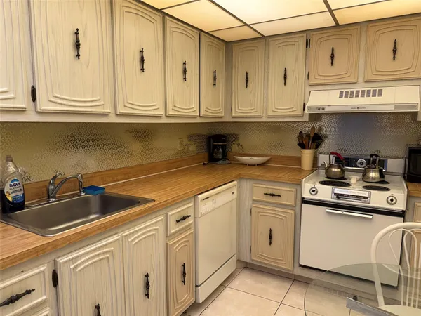 $2,100 | 101 Briny Avenue, Unit 2010, Pompano Beach, FL 33062