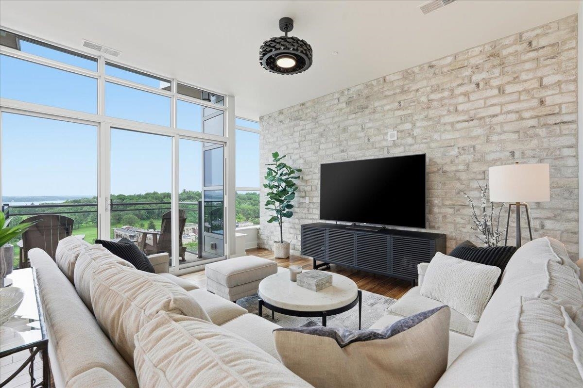 625 North Segoe Road, Unit 1100 Madison, WI 53705 - Photo 5 of 60
