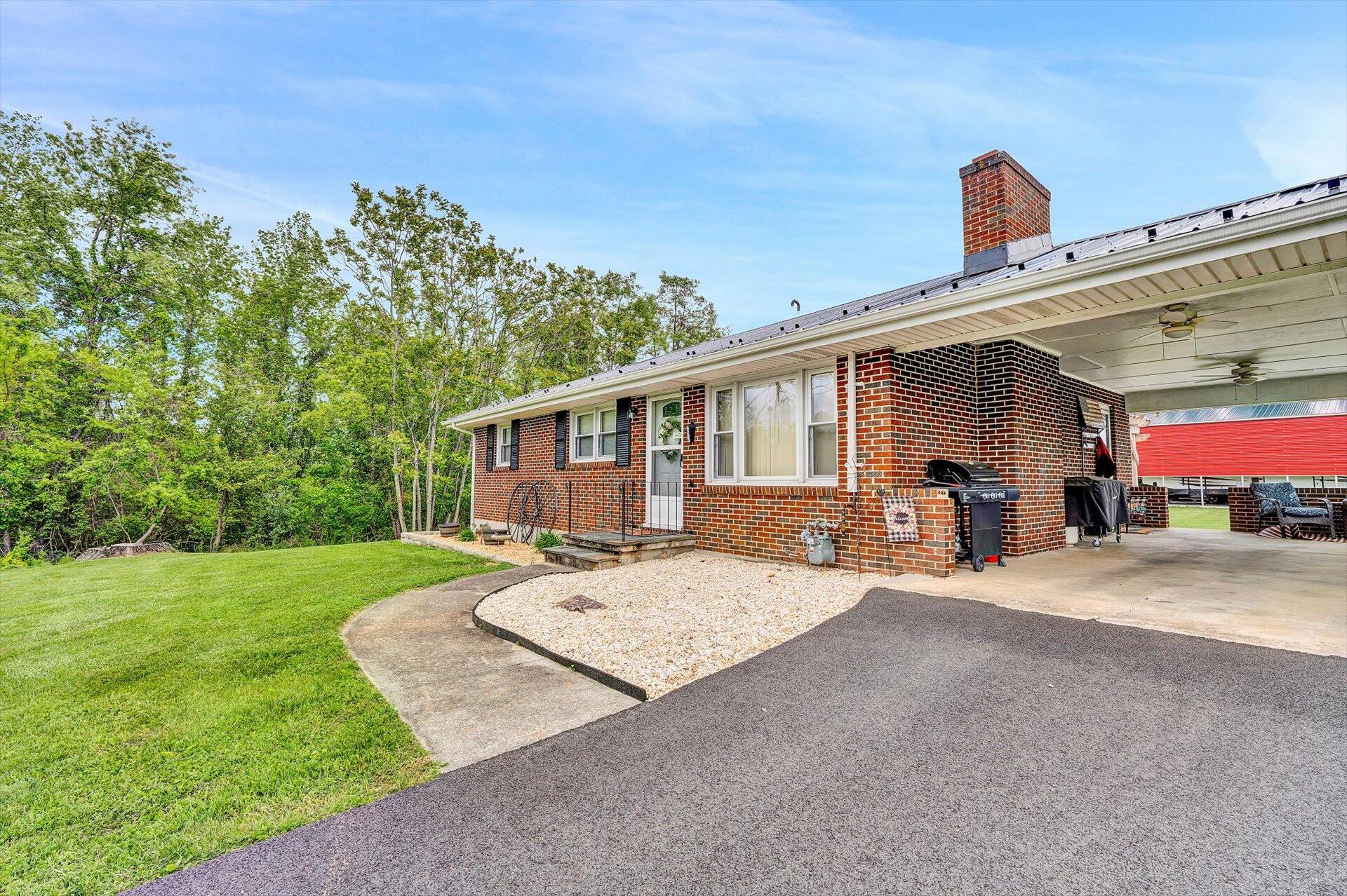 6203 Roberta Road Roanoke, VA 24019 - Photo 3 of 28 a view of a house with a patio