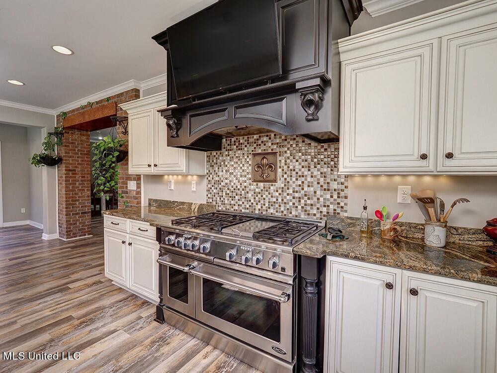 2377 Ross Road Olive Branch, MS 38654 - Photo 12 of 64 Kitchen