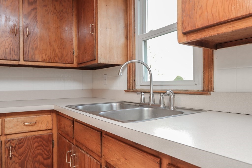 21 Watling Street Springfield, MA 01104 - Photo 12 of 32 Gallery Image 12