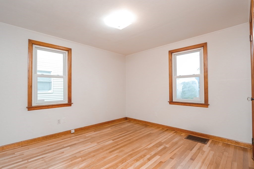21 Watling Street Springfield, MA 01104 - Photo 18 of 32 Gallery Image 18
